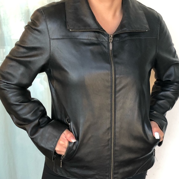 Fitted black leather jacket - Picture 2 of 5